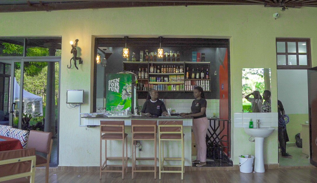 Restaurant & bar at Samarine